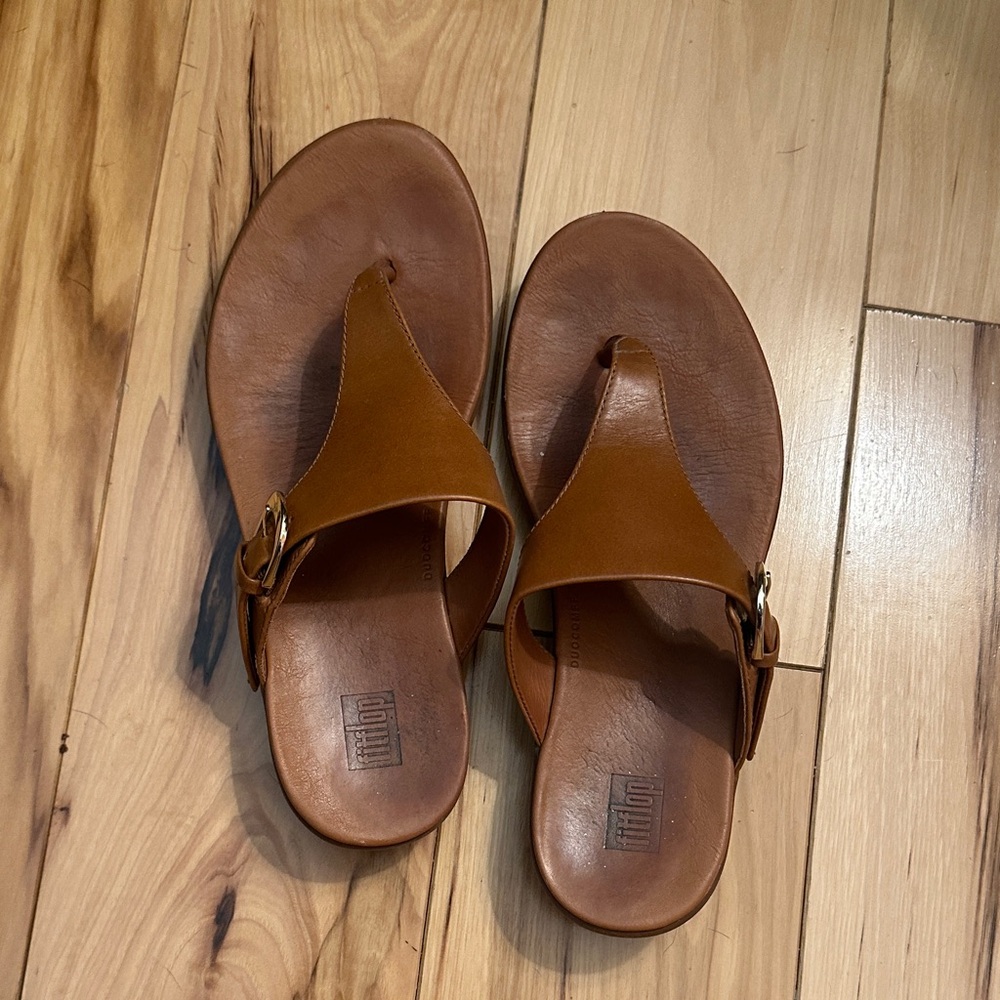 Brown Leather FitFlop Sandals - size 6